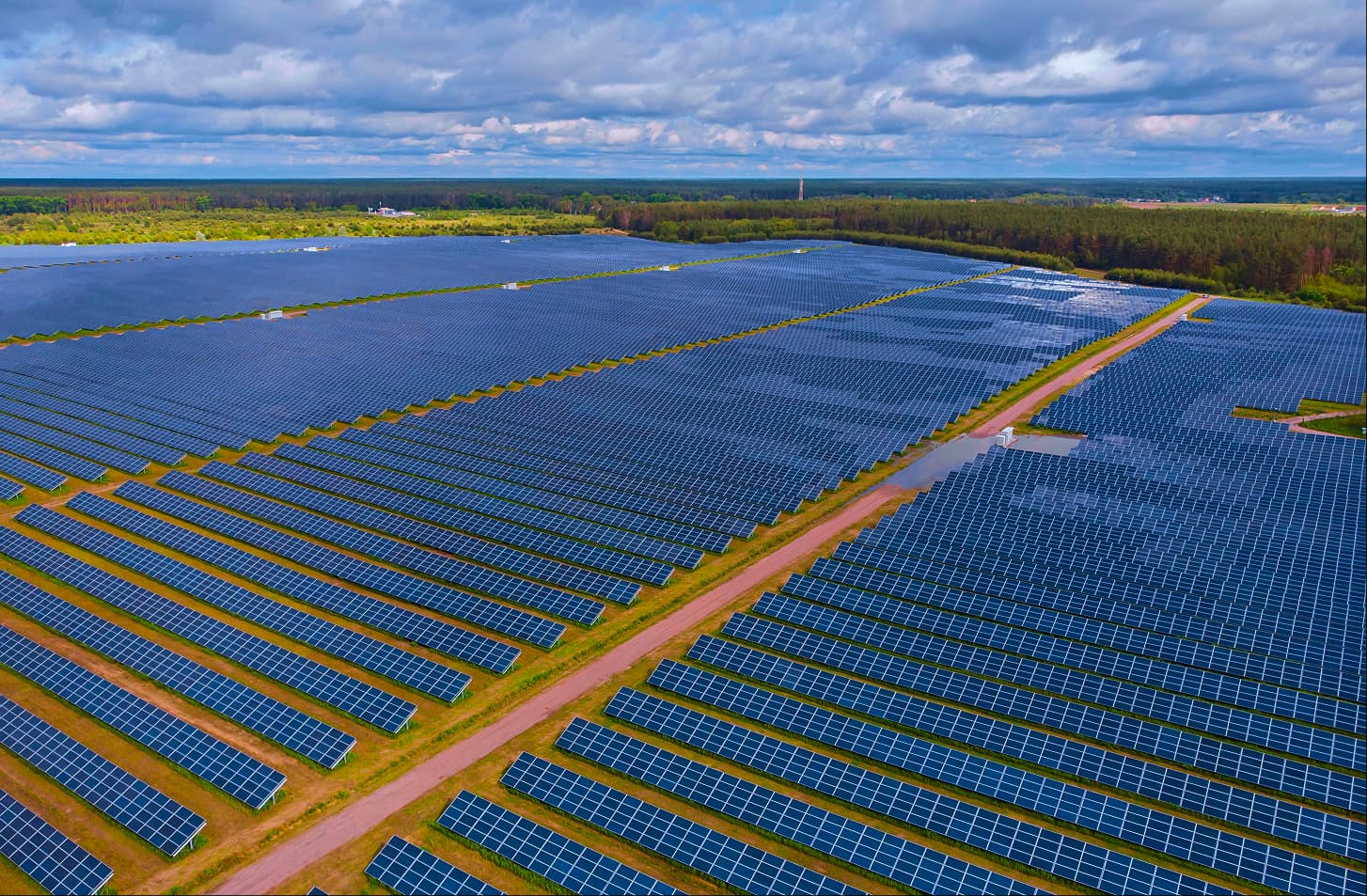 Campo de painéis solares