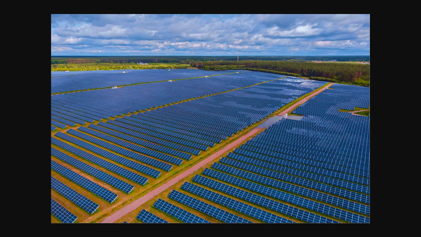 Campo de painéis solares